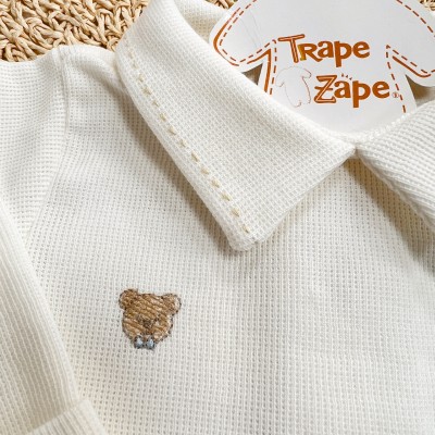 Macacão Tricotil (Tricot 100% Algodão) com Gola e Bordado - Off White Ursinho de Gravata